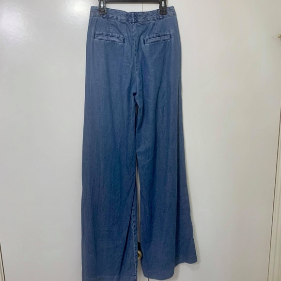 Michael Kors wide leg light wash denim - Picture 2 of 2